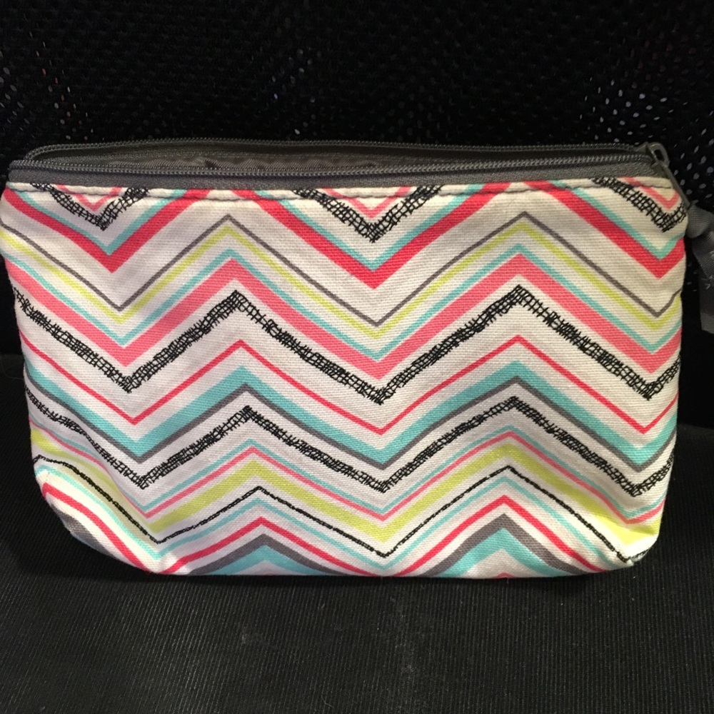 Thirty-One chevron cosmetic pouch